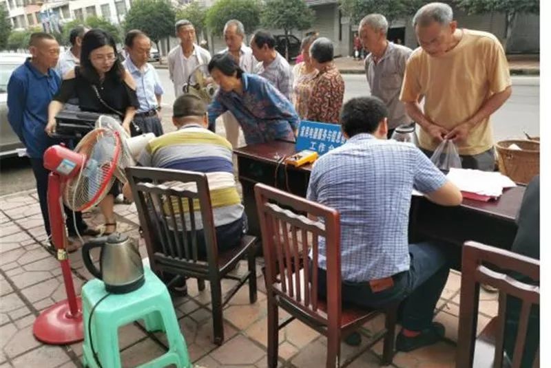 宣漢職業(yè)中專學(xué)校赴下八鎮(zhèn)開展信息技術(shù)咨詢服務(wù)，助力精準(zhǔn)脫貧攻堅(jiān)